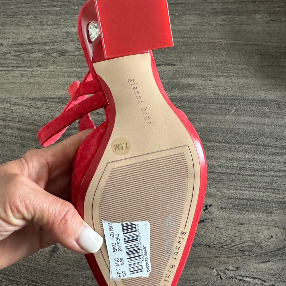 Gianni Bini Red Suede Heels - Picture 6 of 7